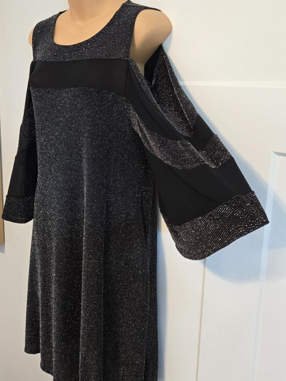 Nina Leonard Size M Cold-Shoulder Dress Silver